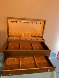 lot 241 image: Vintage Multi-Tier Jewelry Box with Compartments and Drawers