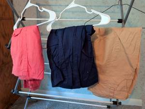 lot 260 image: Anthony Richards 3- womens capris Navy Coral Tan size 16