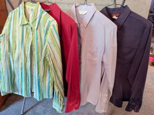 lot 267 image: Womens Clothing Lot 5 Pieces Button-Up Shirts Blouses