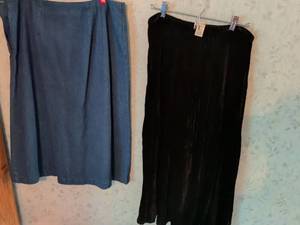 lot 273 image: Affwear Premium Company Womens Skirts Size M Lot of 2