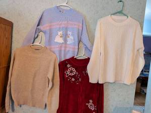 lot 275 image: Lot of 4 Womens Sweaters Penneys Normandy Assorted Colors Sizes