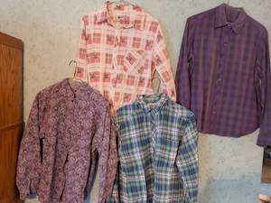 lot 277 image: Cabin Creek Womens Button-Up Shirts Lot 4 Medium Plaid Paisley