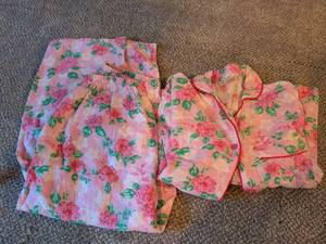 lot 289 image: Cozee Corner Womens Pajama Set Floral Print LP 100% Cotton