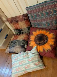 lot 296 image: Decorative Pillow Lot 4 Count Floral Sunflower Geometric