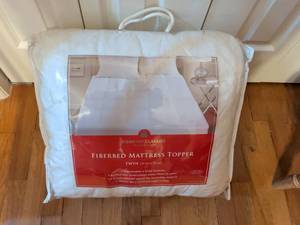 lot 298 image: Comfort Classics Fiberbed Mattress Topper Twin 39 in x 75 in