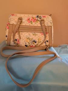 lot 304 image: Floral Print Shoulder Bag with Tan Handles and Zipper Pockets