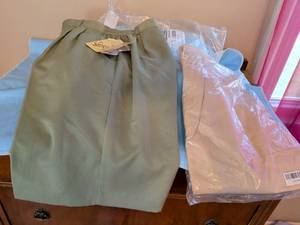 lot 323 image: Country Club by Koret Womens Short Size 12 Teflon Fabric Protector, khaki pants size 16 Newman package