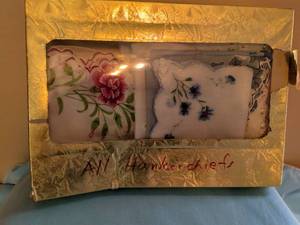 lot 340 image: Handkerchiefs 2-Piece Set with Floral Embroidery