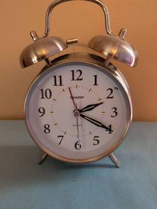 lot 343 image: Sharp SPC500 Quartz Twin Bell Alarm Clock