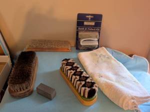 lot 349 image: Meltonian Suede & Nubuck Kit Shoe Care Cleaning Brush Set
