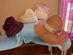 lot 356 image: Womens Hat Lot 4 Pieces Bucket Knit Straw Wide Brim