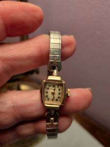 lot 367 image: Vintage Bulova L4 1954 Womens Mechanical Watch.