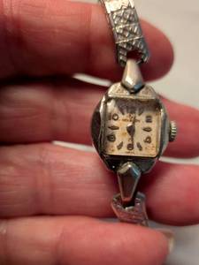 lot 371 image: Vintage Helbros Womens Wristwatch Square Face with Mesh Band