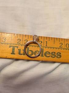 lot 378 image: Costume jewelry ring