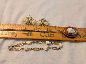 lot 381 image: 3-Piece Jewelry Set with Rose Cameo Earrings Bracelet and Pendant