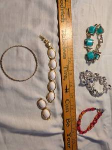 lot 399 image: Jewelry Lot 5 Bracelets with Turquoise Stones and Beads