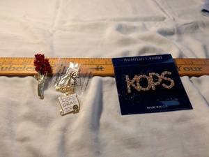 lot 404 image: KOPS Austrian Crystal Brooch Pin Red Flower