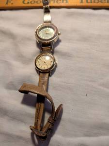 lot 407 image: Timex Indiglo Quartz Watch 30 Meters with Bracelet