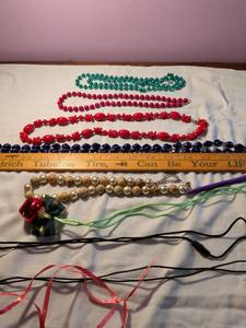 lot 409 image: Beaded Necklace Lot 8 Pieces Teal Red Navy Gold Ball