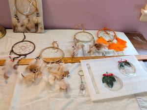 lot 412 image: Dreamcatcher Lot 7 Pieces Assorted Colors Feathers Beads Hanging Ornament