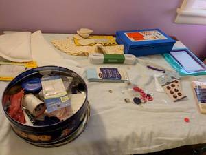 lot 427 image: Sewing & Craft Supplies Lot Elastic Binding Buttons Lace Pads