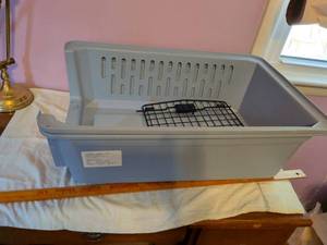 lot 435 image: Large Plastic Pet Carrier Tote with Ventilation and Divider