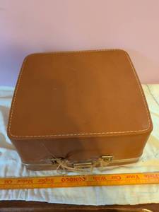 lot 438 image: Royal Quiet Portable Typewriter with Carrying Case