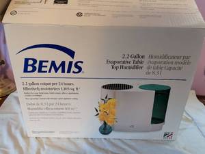 lot 439 image: BEMIS 2.2 Gallon Evaporative Table Top Humidifier