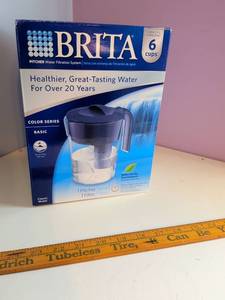 lot 450 image: Brita Pitcher Water Filtration System 6 Cups Basic Color Series