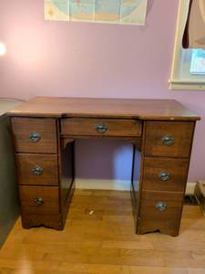 lot 478 image: Wood Pedestal Desk 6 Drawer with Metal Hardware