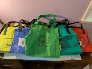 lot 480 image: Assorted Tote Bags Lot of 6