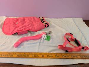 lot 506 image: PetWear Medium Dog Coat Jacket with Leash and Harness Set