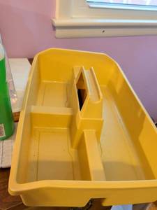 lot 513 image: Yellow Plastic Caddy Organizer with Dividers and cleaning supplies and shampoos.