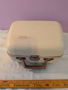 lot 538 image: Westinghouse Hair Dryer Portable Case with Accessories