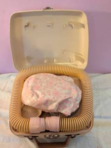 lot 538 image: Westinghouse Hair Dryer Portable Case with Accessories