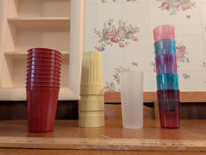 lot 549 image: Plastic Cups Lot Red Yellow White Pink Multicolor Set