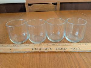 lot 553 image: Set of 4 Clear Glass Rocks Glasses Tumblers