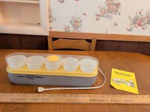 lot 561 image: Salton Thermostat Yogurt Maker Controlled 5-Jar Model GM5