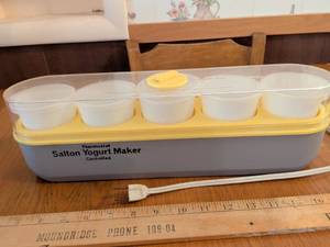 lot 561 image: Salton Thermostat Yogurt Maker Controlled 5-Jar Model GM5