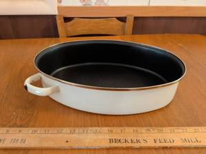 lot 566 image: Encore 16 Inch Oval Baking Pan