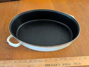 lot 566 image: Encore 16 Inch Oval Baking Pan