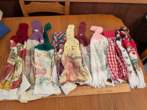 lot 567 image: Lot of 10 Handmade Crocheted Kitchen Towel Holders with Fabric Towels