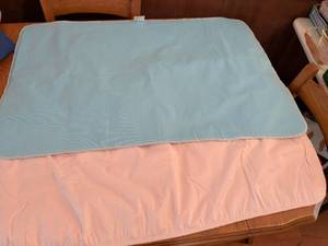 lot 568 image: Beckers pads Blue Pink 100% Polyester Filling