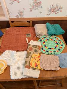 lot 571 image: Lot of 9 Towels, plastic bag holder Pot Holders Crochet Afghans