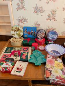 lot 574 image: Christmas Holiday Tableware Lot Plates Bowls Boxes Linens Serving Dishes