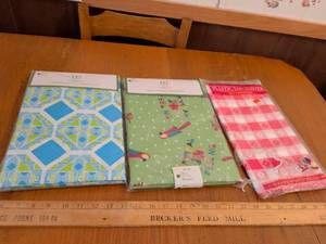 lot 579 image: HD Designs Outdoors Tablecloths 60 In Round 3 Pieces