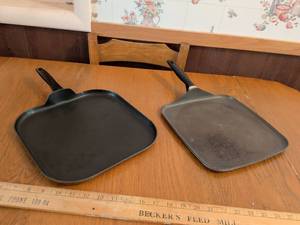 lot 595 image: 2 Square Griddle Pans with Handles