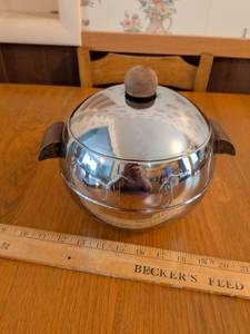 lot 596 image: Vintage West bend penguin hot and cold server ice bucket with wood handles