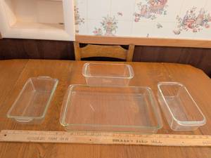 lot 597 image: Pyrex Baking Dish Set 4-Piece Rectangular Glass Cookware