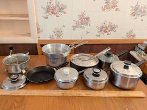 lot 598 image: Circlon, Ekco Queen Cookware Set 9 Pieces Pots Pans Lids